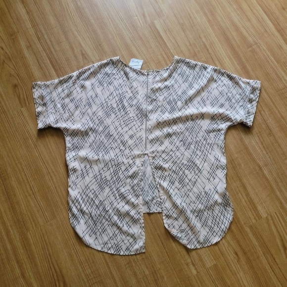 Line Pattern Shirt Womens Size Medium Pink Dusty Rose Background With Black Line - Picture 9 of 10